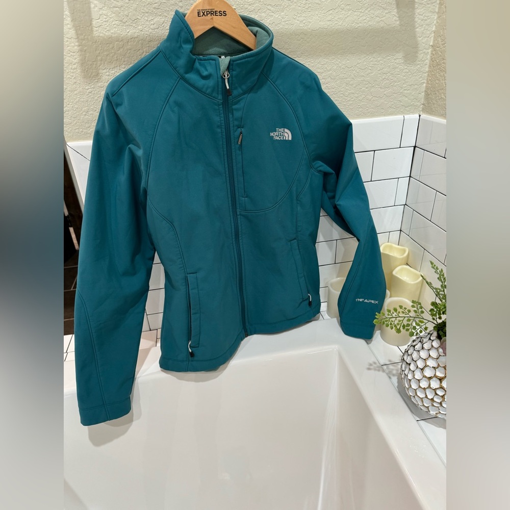 Women North Face apex jacket